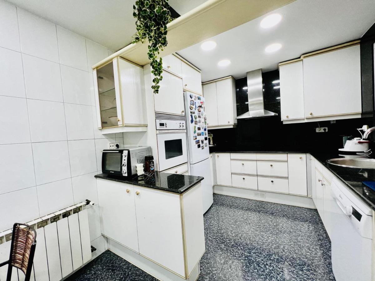Your Second Home In Barcelona With Private Room And Private Bathroom Close To Montjuic, Pl Espana, La Rambla, Ferry Port Exteriér fotografie